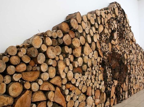 Installation using logs with silouhette of a crouching man, cool installation, Contemporary Hungarian Art, Gyula Varnai